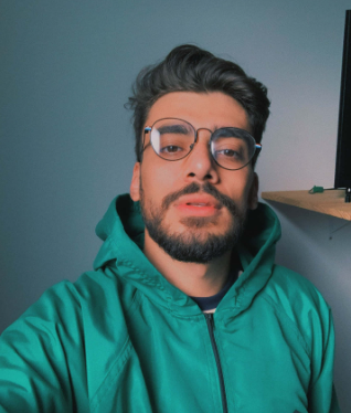 <em>Alejandro G.</em>